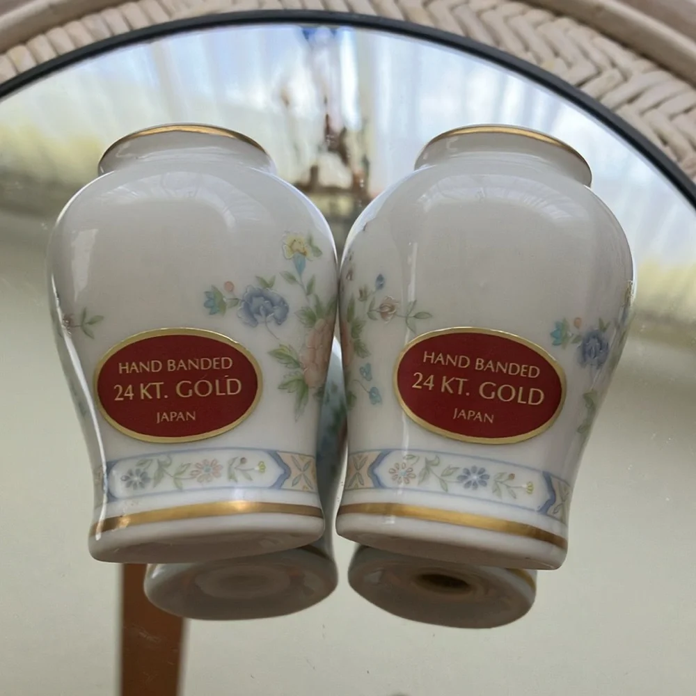 GORHAM SALT & PEPPER 24KT GOLD HAND BANDED & PAINTED JAPAN PORCELAIN TINY HOLES